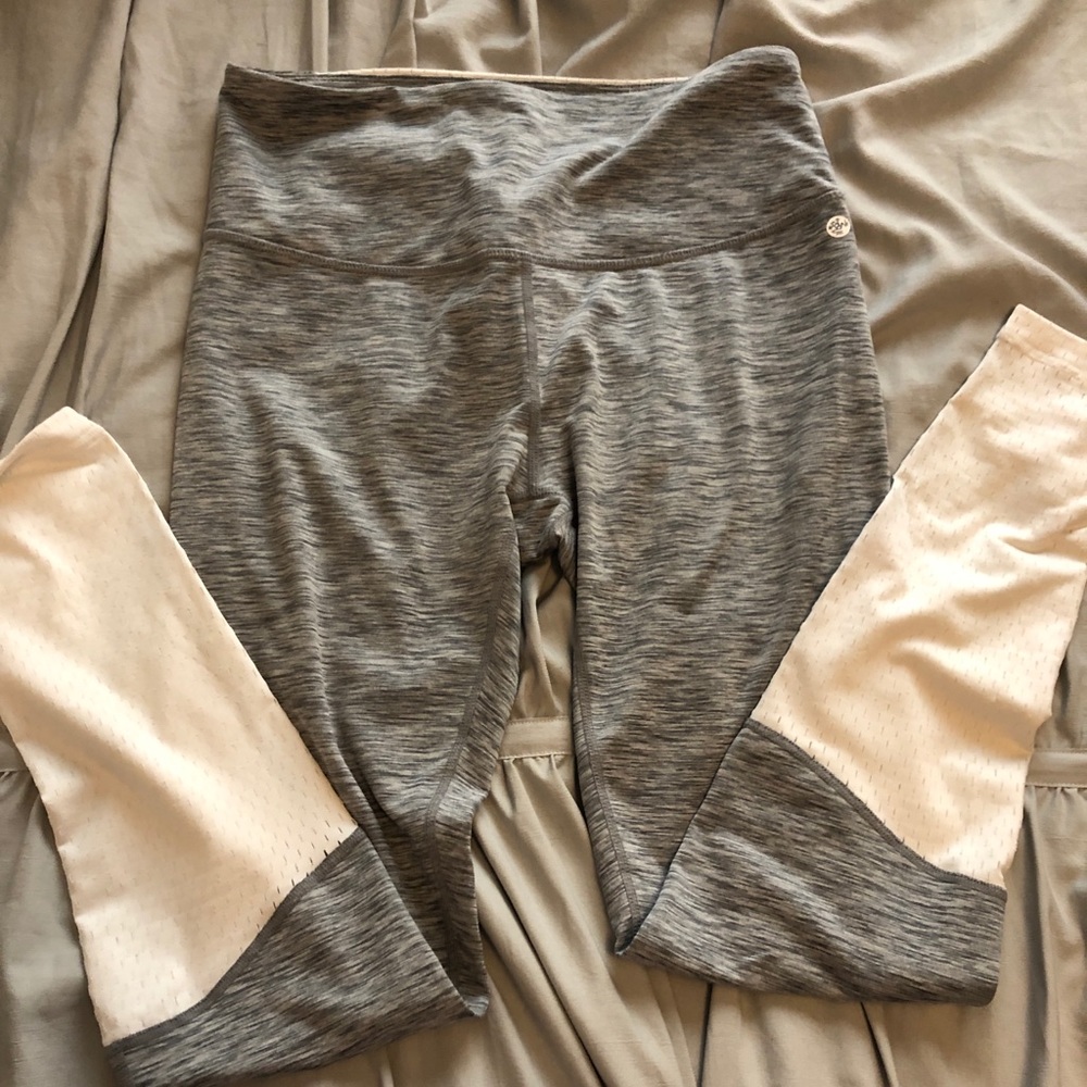 NWOT Women’s Grey and White Yoga Pants